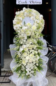 hoa viếng cho người già